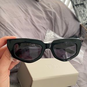DEZI “ON READ” Sunglasses - BRAND NEW